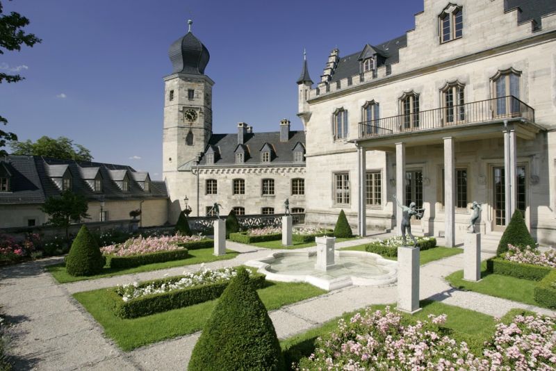 http://www.burgenstrasse.de/upmedia/Coburg_Schloss_Callenberg_Blick_vom_Rosengarten.jpg